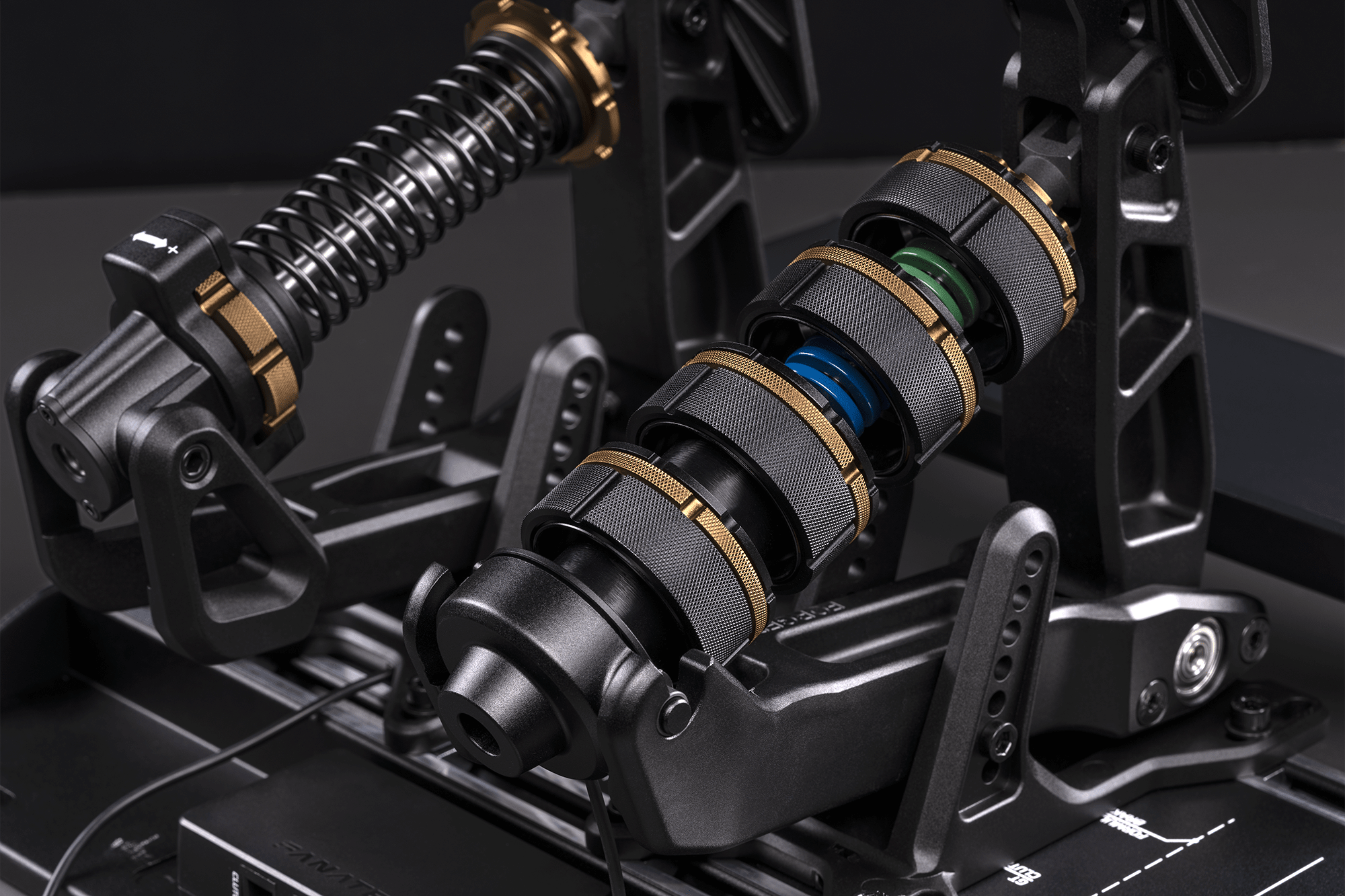 Fanatec Podium Pedals Sport zbliżenie na mechanizm pedałów